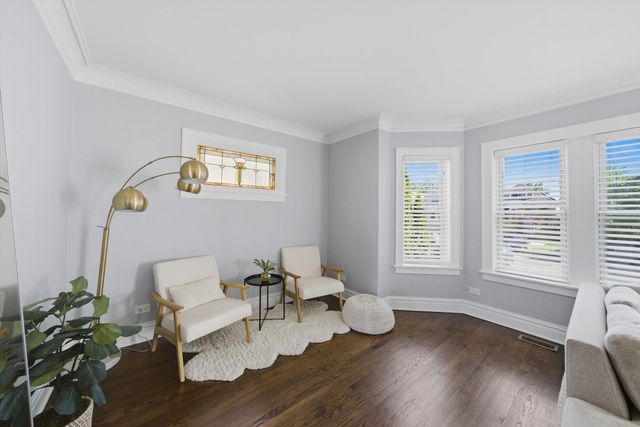 6126 W Roscoe Street, Chicago, IL 60634