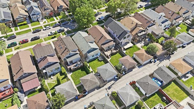 6126 W Roscoe Street, Chicago, IL 60634