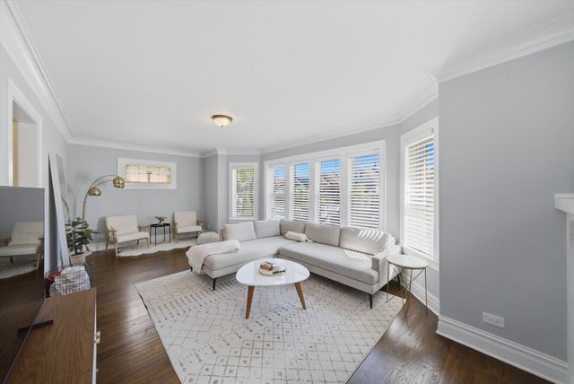 6126 W Roscoe Street, Chicago, IL 60634