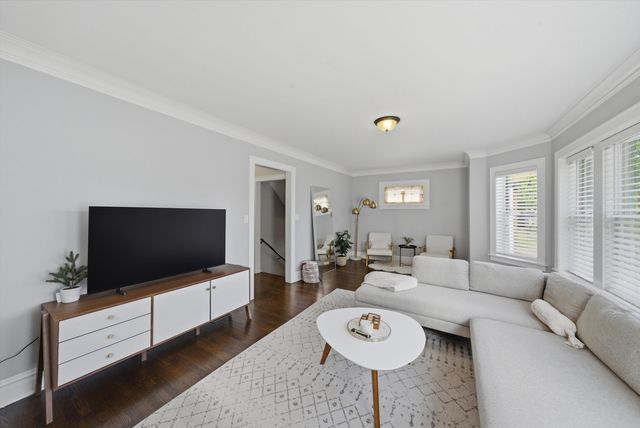 6126 W Roscoe Street, Chicago, IL 60634