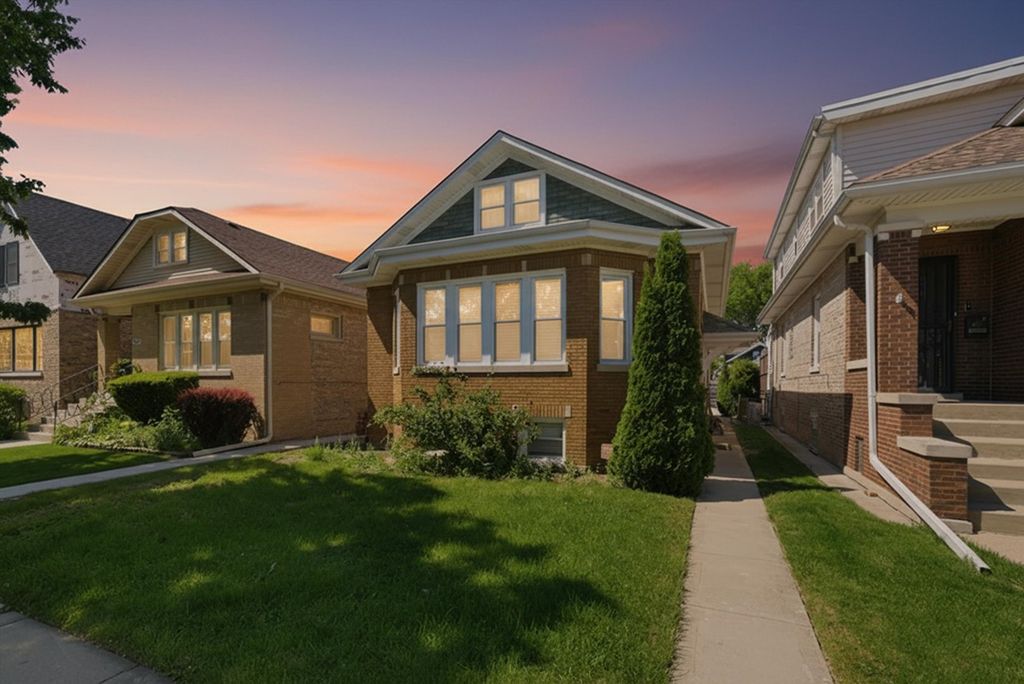 6126 W Roscoe Street, Chicago, IL 60634