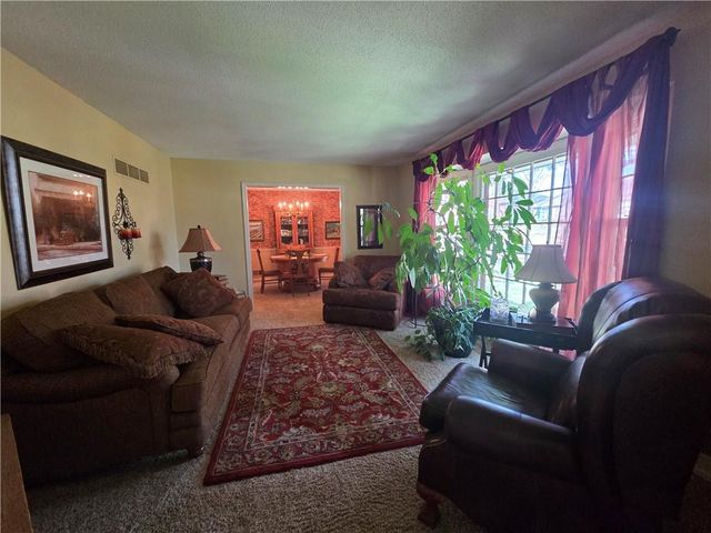 3908 Woodbury Street, Independence, MO 64055