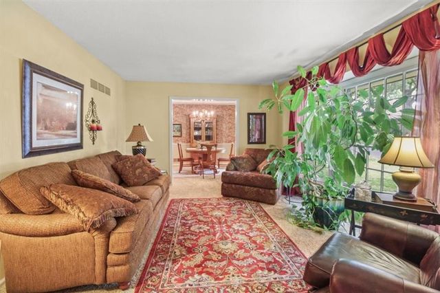 3908 Woodbury Street, Independence, MO 64055