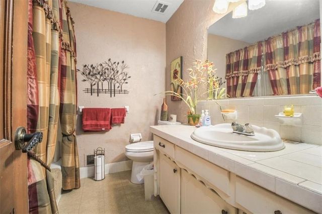 3908 Woodbury Street, Independence, MO 64055