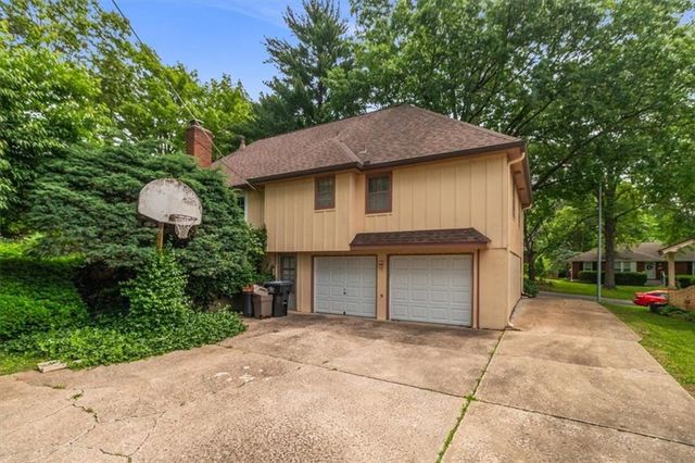 3908 Woodbury Street, Independence, MO 64055