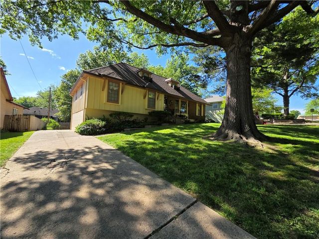 3908 Woodbury Street, Independence, MO 64055