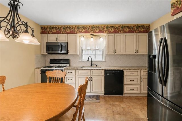 3908 Woodbury Street, Independence, MO 64055