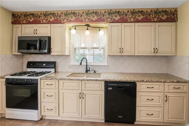 3908 Woodbury Street, Independence, MO 64055