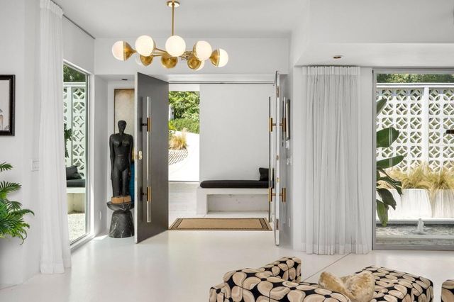 1030 San Rafael Lane, Pasadena, CA 91105
