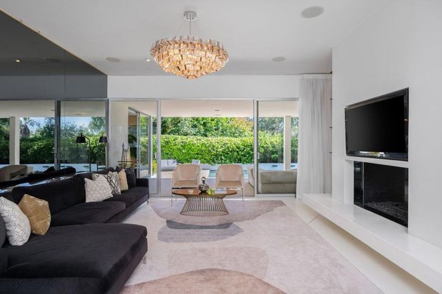 1030 San Rafael Lane, Pasadena, CA 91105