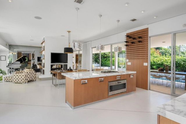 1030 San Rafael Lane, Pasadena, CA 91105