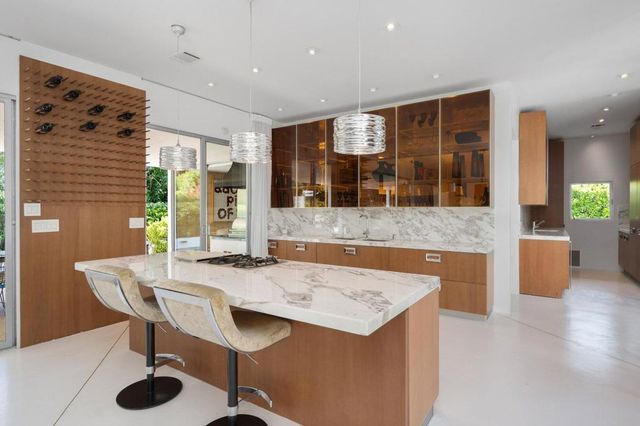 1030 San Rafael Lane, Pasadena, CA 91105