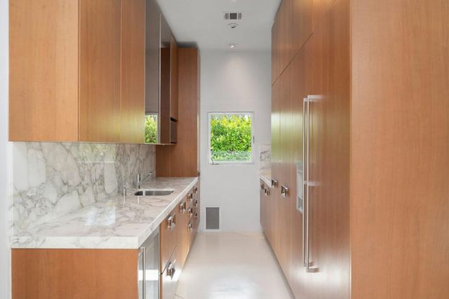 1030 San Rafael Lane, Pasadena, CA 91105
