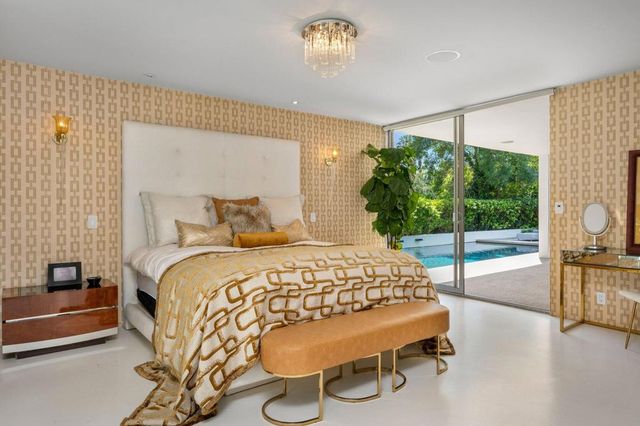 1030 San Rafael Lane, Pasadena, CA 91105