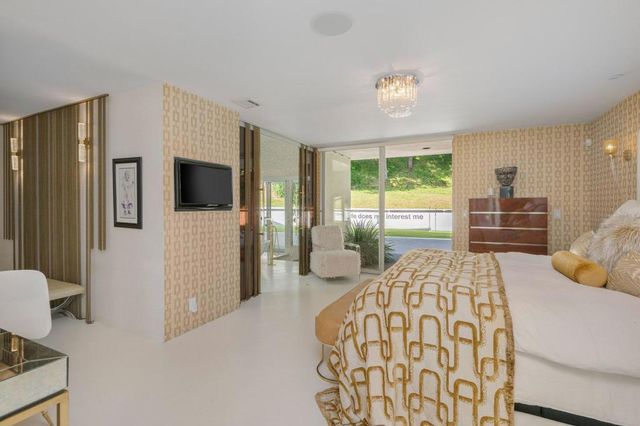 1030 San Rafael Lane, Pasadena, CA 91105