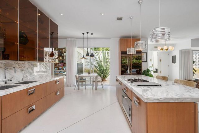 1030 San Rafael Lane, Pasadena, CA 91105
