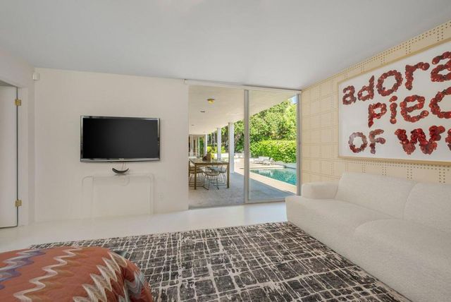 1030 San Rafael Lane, Pasadena, CA 91105