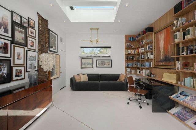 1030 San Rafael Lane, Pasadena, CA 91105