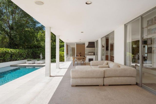 1030 San Rafael Lane, Pasadena, CA 91105