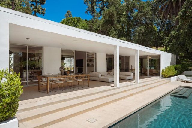1030 San Rafael Lane, Pasadena, CA 91105