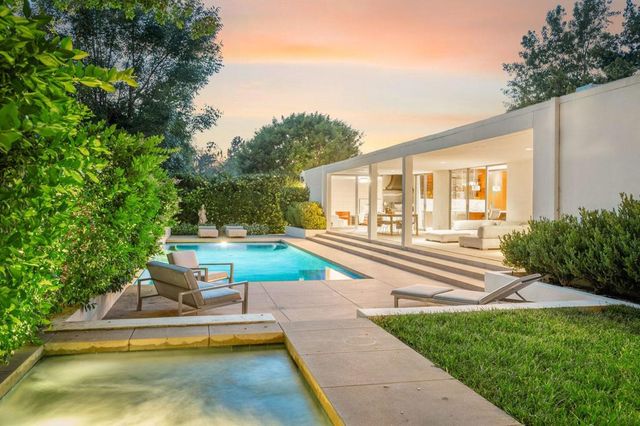 1030 San Rafael Lane, Pasadena, CA 91105