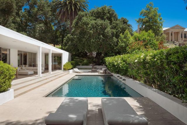 1030 San Rafael Lane, Pasadena, CA 91105