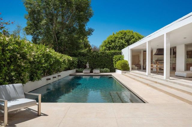 1030 San Rafael Lane, Pasadena, CA 91105
