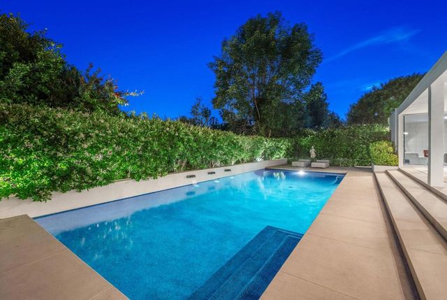 1030 San Rafael Lane, Pasadena, CA 91105