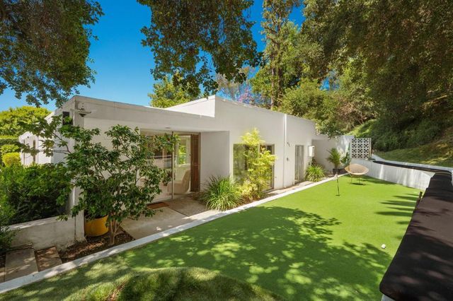 1030 San Rafael Lane, Pasadena, CA 91105