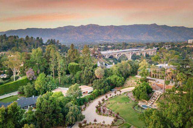 1030 San Rafael Lane, Pasadena, CA 91105
