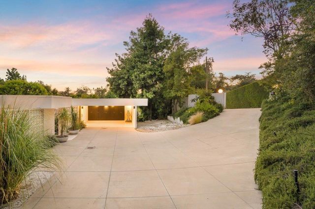 1030 San Rafael Lane, Pasadena, CA 91105
