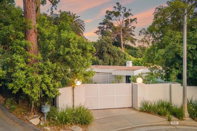 1030 San Rafael Lane, Pasadena, CA 91105
