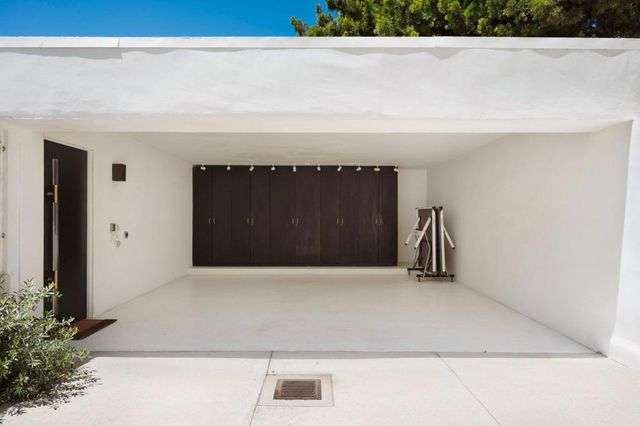 1030 San Rafael Lane, Pasadena, CA 91105