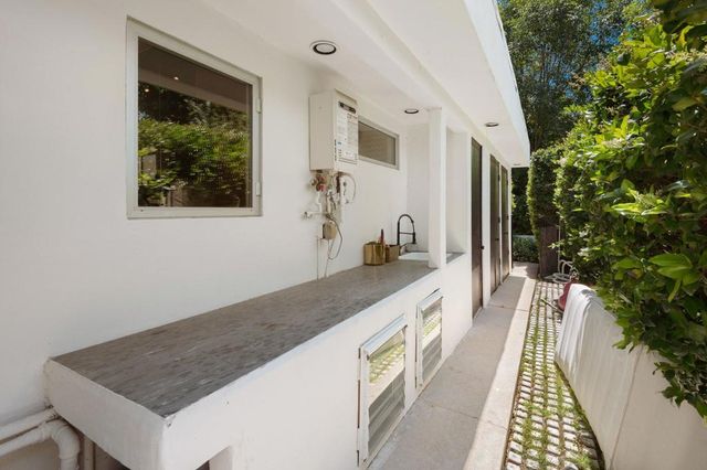 1030 San Rafael Lane, Pasadena, CA 91105