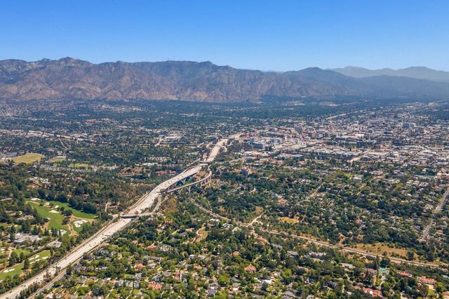 1030 San Rafael Lane, Pasadena, CA 91105