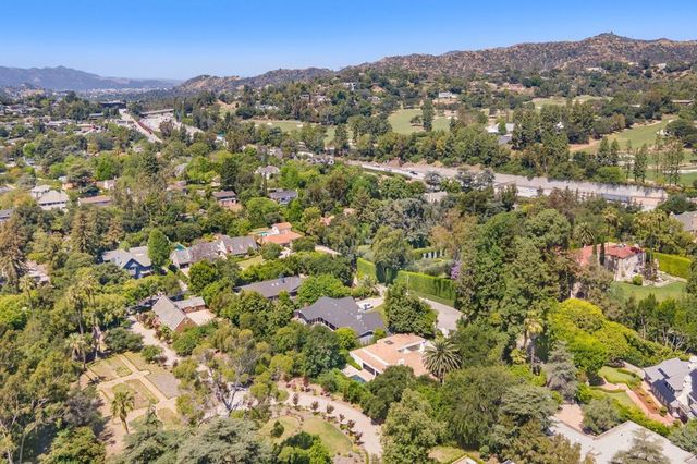 1030 San Rafael Lane, Pasadena, CA 91105