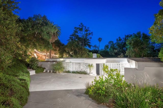 1030 San Rafael Lane, Pasadena, CA 91105