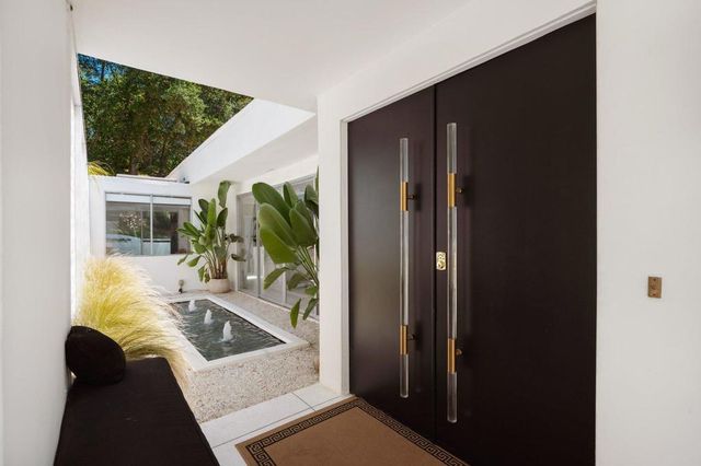 1030 San Rafael Lane, Pasadena, CA 91105