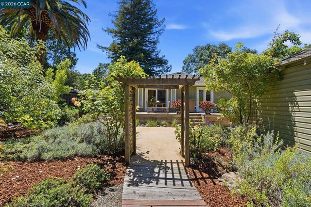 2024 Walnut Blvd, Walnut Creek, CA 94597