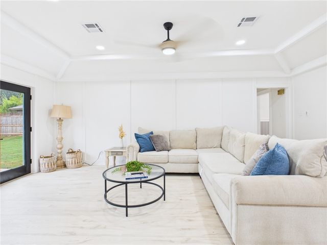 2514 Briarwood Circle, Bryan, TX 77802