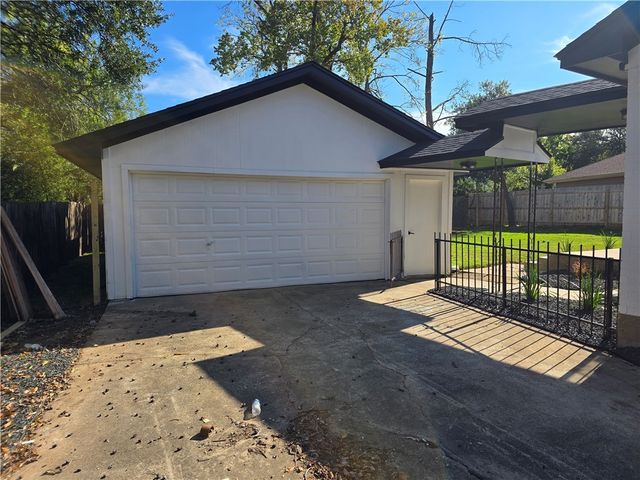 2514 Briarwood Circle, Bryan, TX 77802