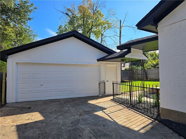 2514 Briarwood Circle, Bryan, TX 77802