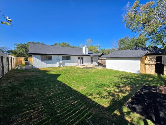 2514 Briarwood Circle, Bryan, TX 77802