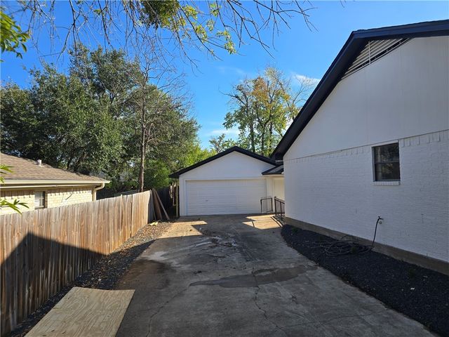 2514 Briarwood Circle, Bryan, TX 77802