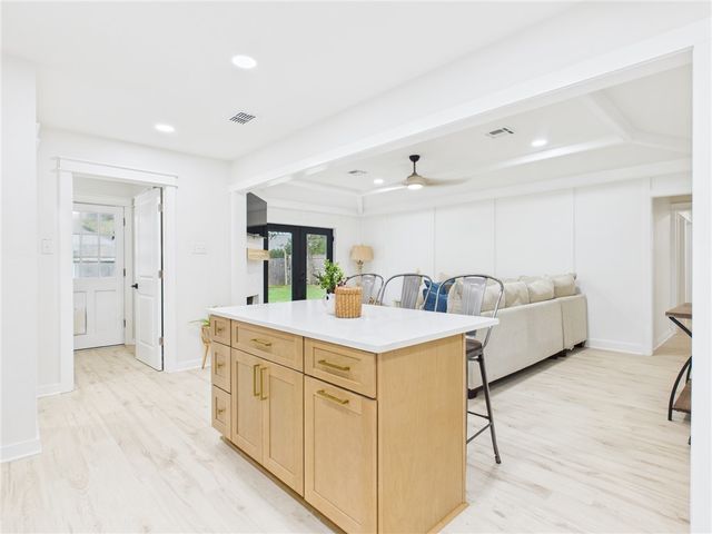 2514 Briarwood Circle, Bryan, TX 77802