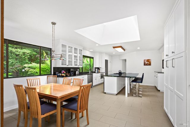 1650 Jonive Rd, Sebastopol, CA 95472