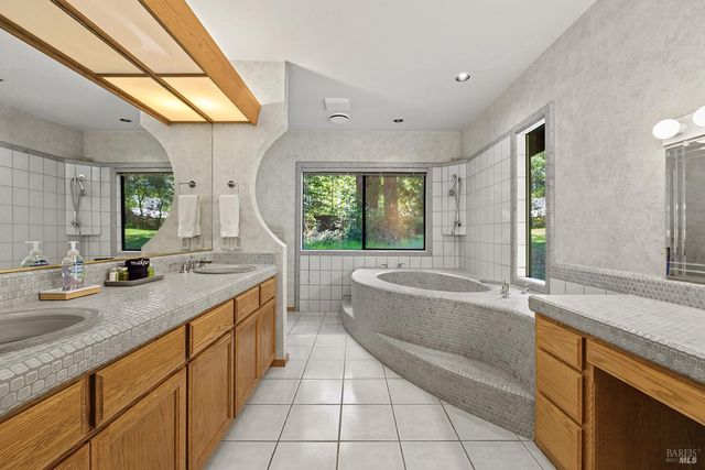 1650 Jonive Rd, Sebastopol, CA 95472