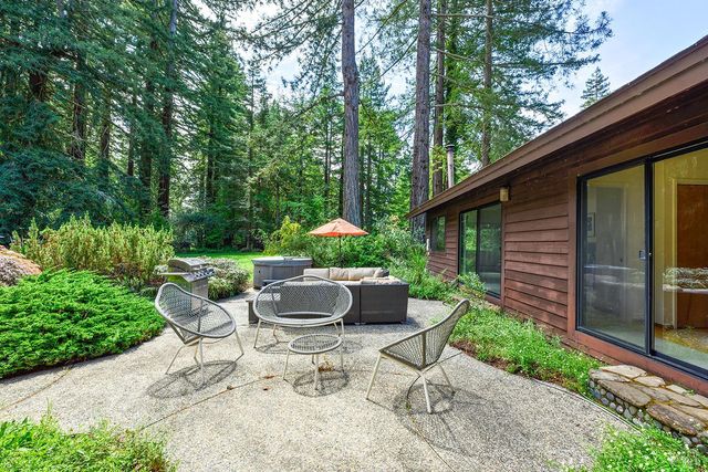 1650 Jonive Rd, Sebastopol, CA 95472