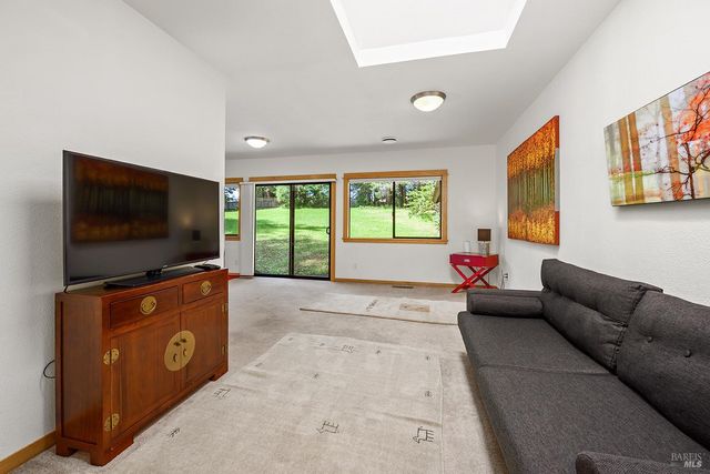 1650 Jonive Rd, Sebastopol, CA 95472