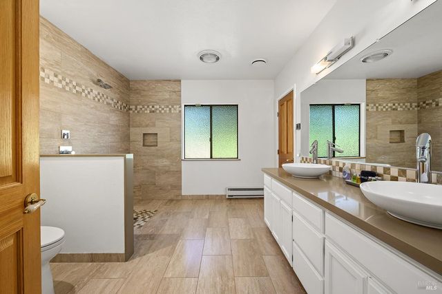 1650 Jonive Rd, Sebastopol, CA 95472